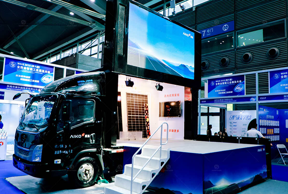 LR115 Roadshow Truck