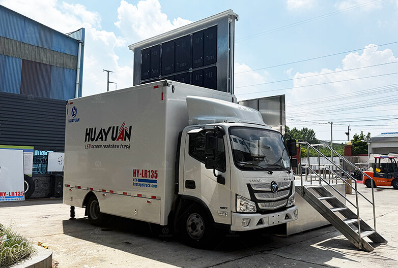 LR135 Roadshow Truck