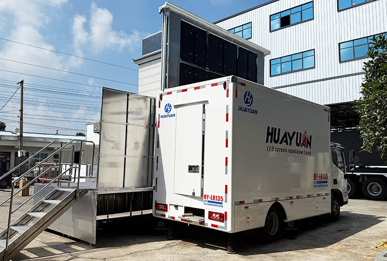 LR135 Roadshow Truck