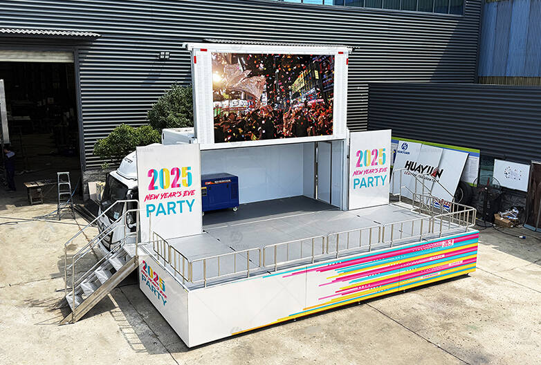 LR135 Roadshow Truck