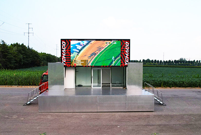LR235 Roadshow Truck