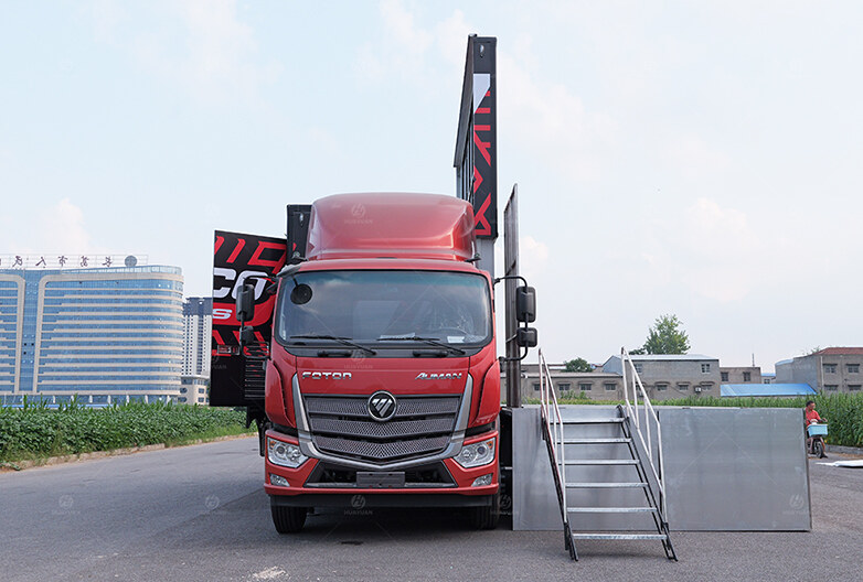 LR235 Roadshow Truck