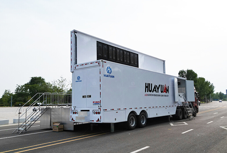 LR425 Roadshow Semi-trailer