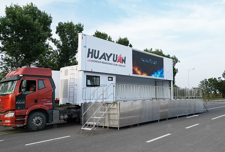 LR425 Roadshow Semi-trailer