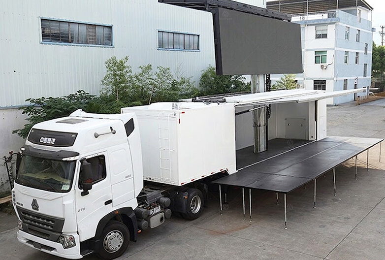 LR425P Roadshow Semi-trailer