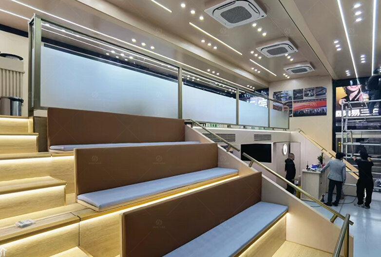 LR455 Roadshow Expandable Container