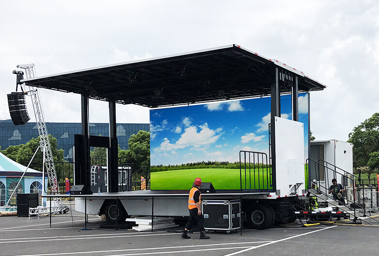 ST345P Mobile Stage Trailer