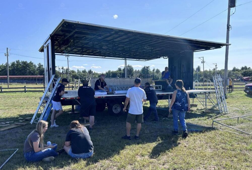 mobile-stage-setup-time-onsite-deployment-crew