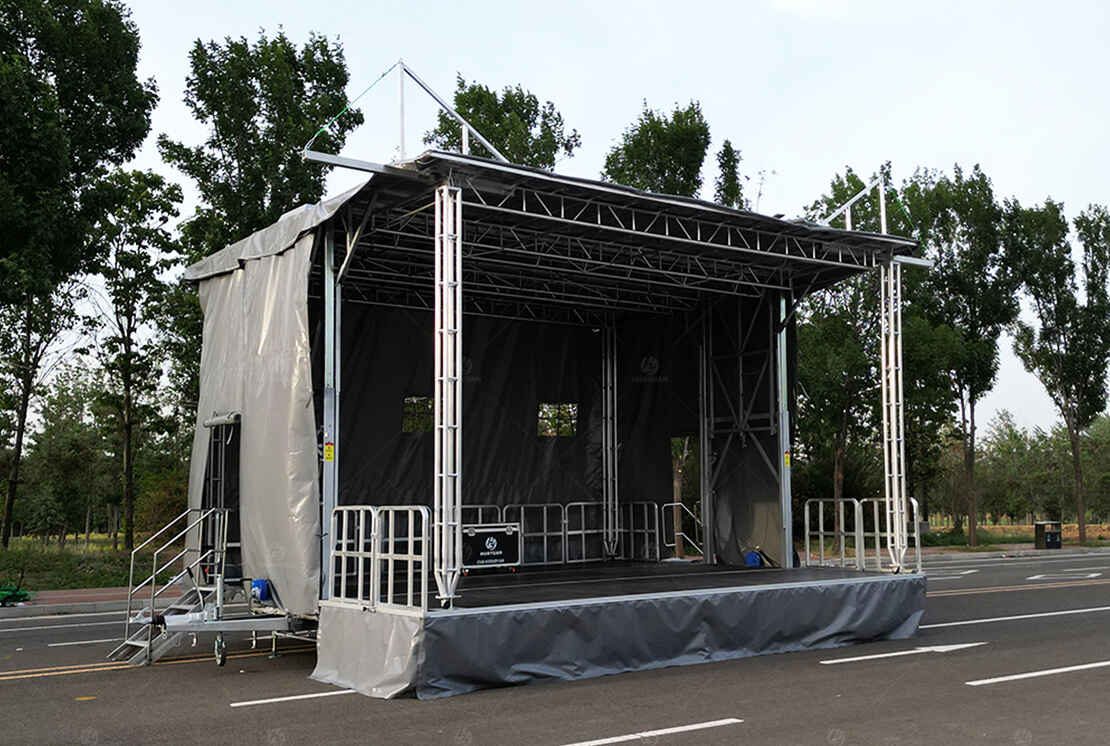 HUAYUAN ST315S mobile stage trailer with manual deployment in deployed condition