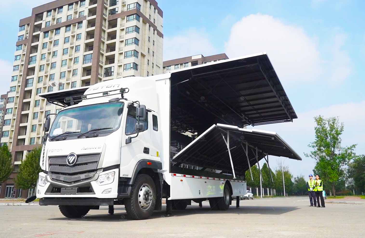 Hydraulic Remote-Controlled Mobile Stage