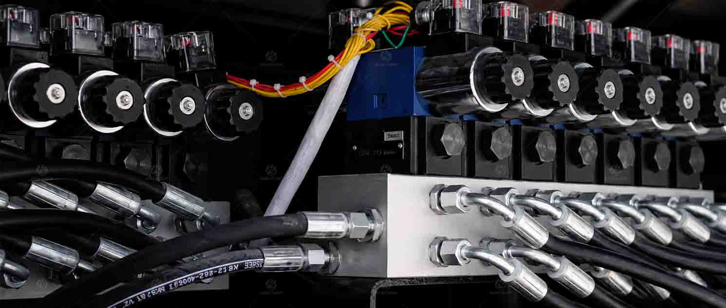 Mobile stage hydraulic hose
