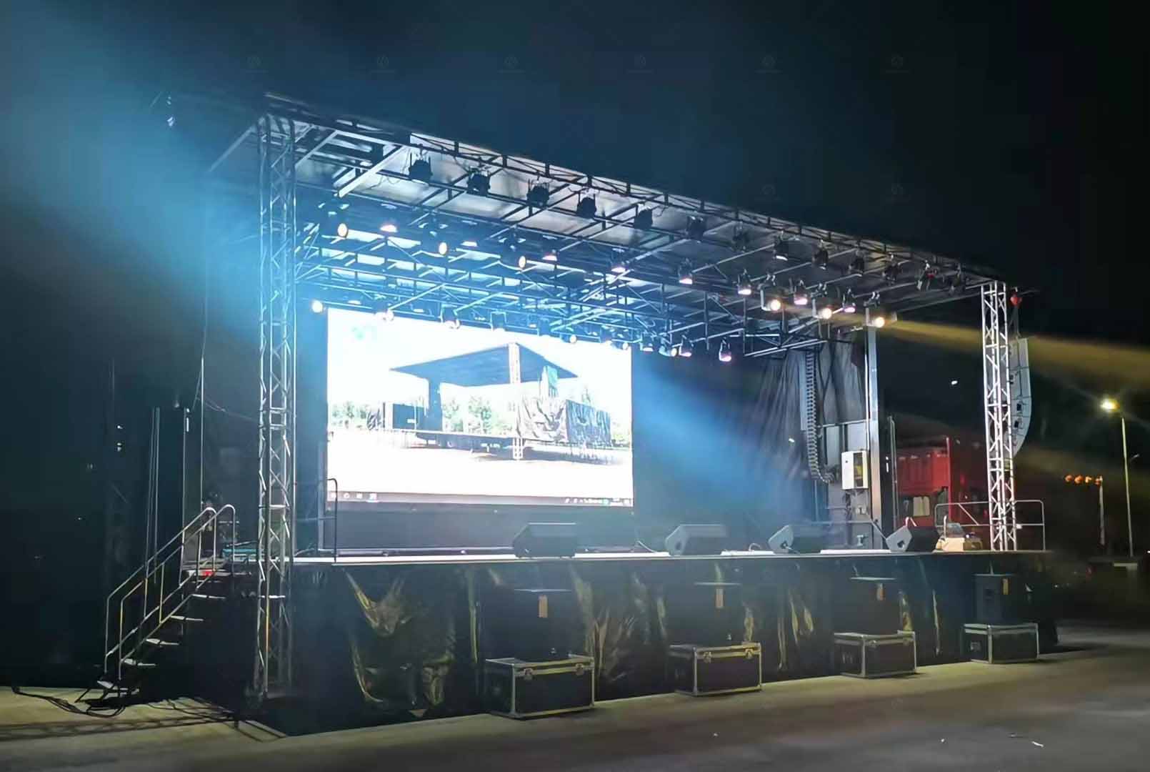 mobile stage semi-trailer Complete Event Solution
