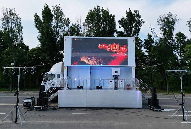 LR245S Solar Roadshow Truck