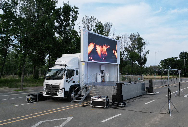 LR245S Solar Roadshow Truck