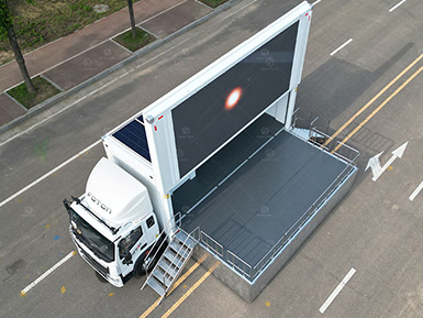 Hydraulic Stage Creates a Complete Event Platform